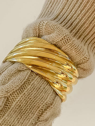 Manon 18K Gold Non-Tarnish Wavy Bold Bangle in Yellow Gold